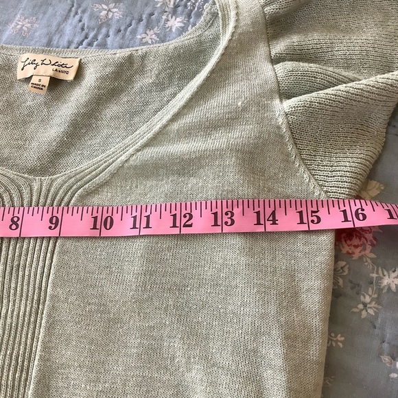NWOT Lily White Short Flutter Sleeves Knit Sweater Size Small - Picture 6 of 8